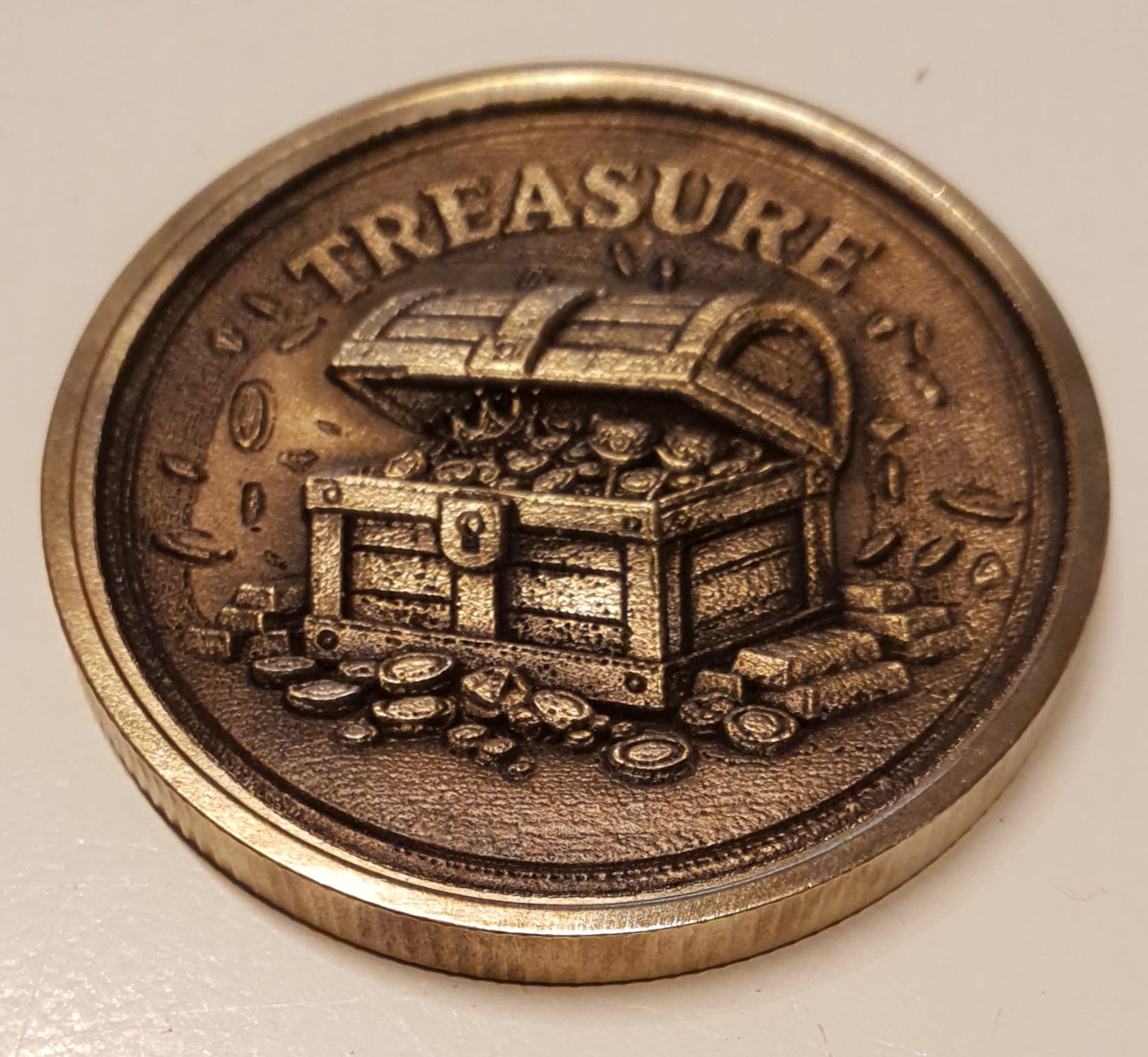 MTG Treasure-Token aus Messing
